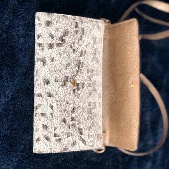 Michael Kors Cross Body purse - Picture 3 of 5